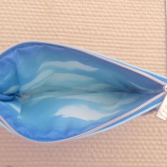 Fresh - ☁️ Cosmetic Pouch - Picture 3 of 4